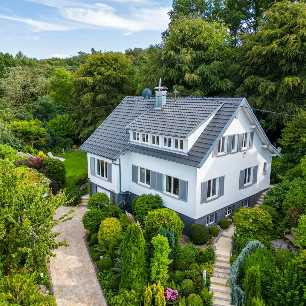 Immobilienfotografie, Kundenspezifische Immobilienfotografie, Drohnenfotografie für Luftaufnahmen, Baustellen-Drohnenbilder, Zertifizierter Drohnenpilot, Immobilienprojekte Fotografie, Beeindruckender Luftaufnahmen-Spezialist, Immobilienfotografie Stuttgart